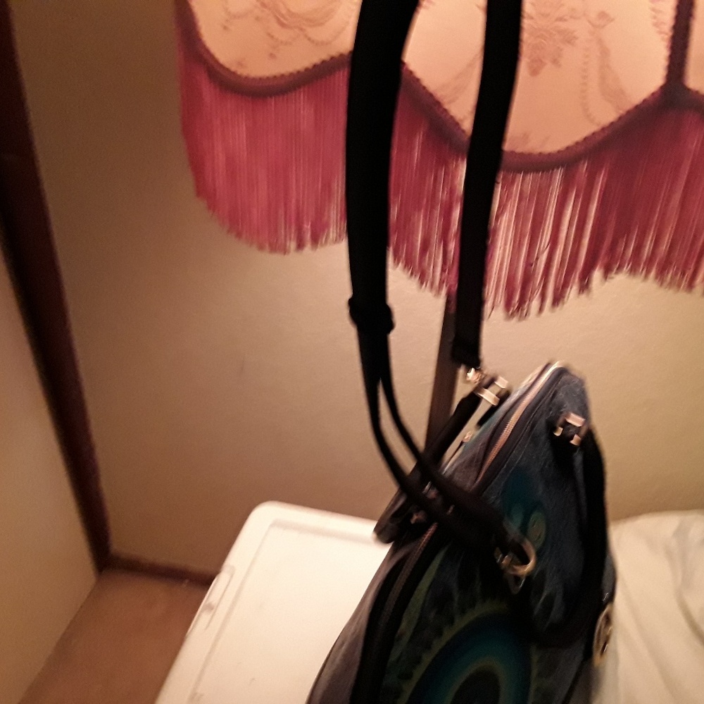 A designer  Handbag - Picture 3 of 5